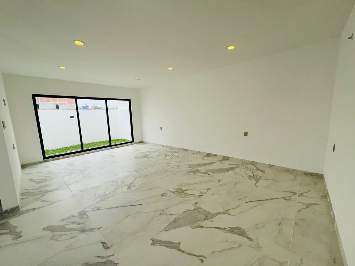 5 of 12: Sala - Comedor