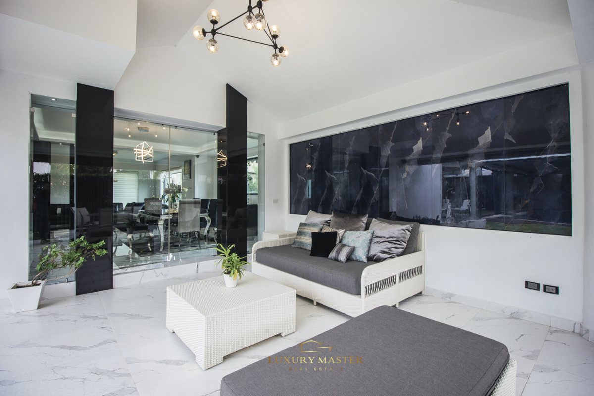 5 of 49: Casa en Venta en Coto en Bugambilias sala