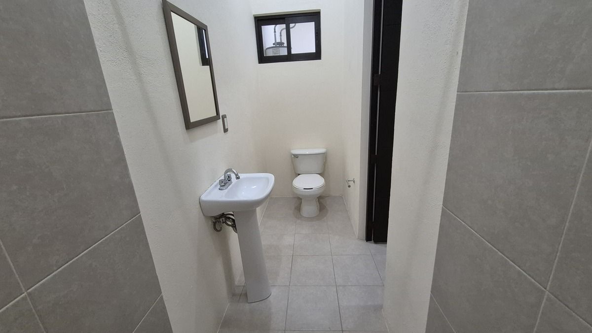 Baño completo en cuarto de servicio