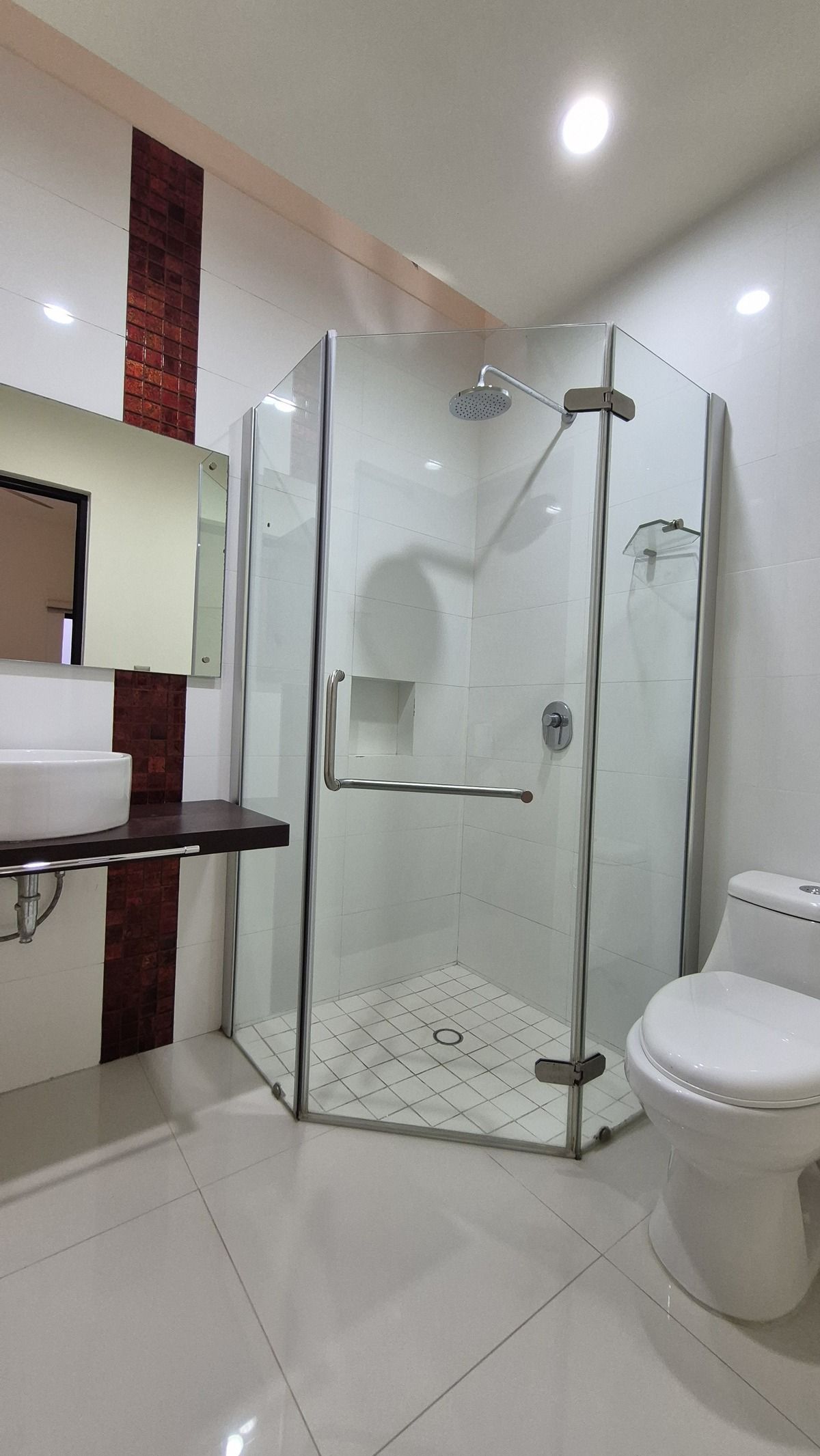 21 de 32: Baño completo de recamara secundaria 1