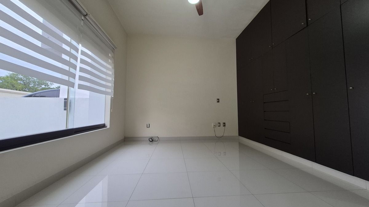23 de 32: Recamara secundaria 2 con closet