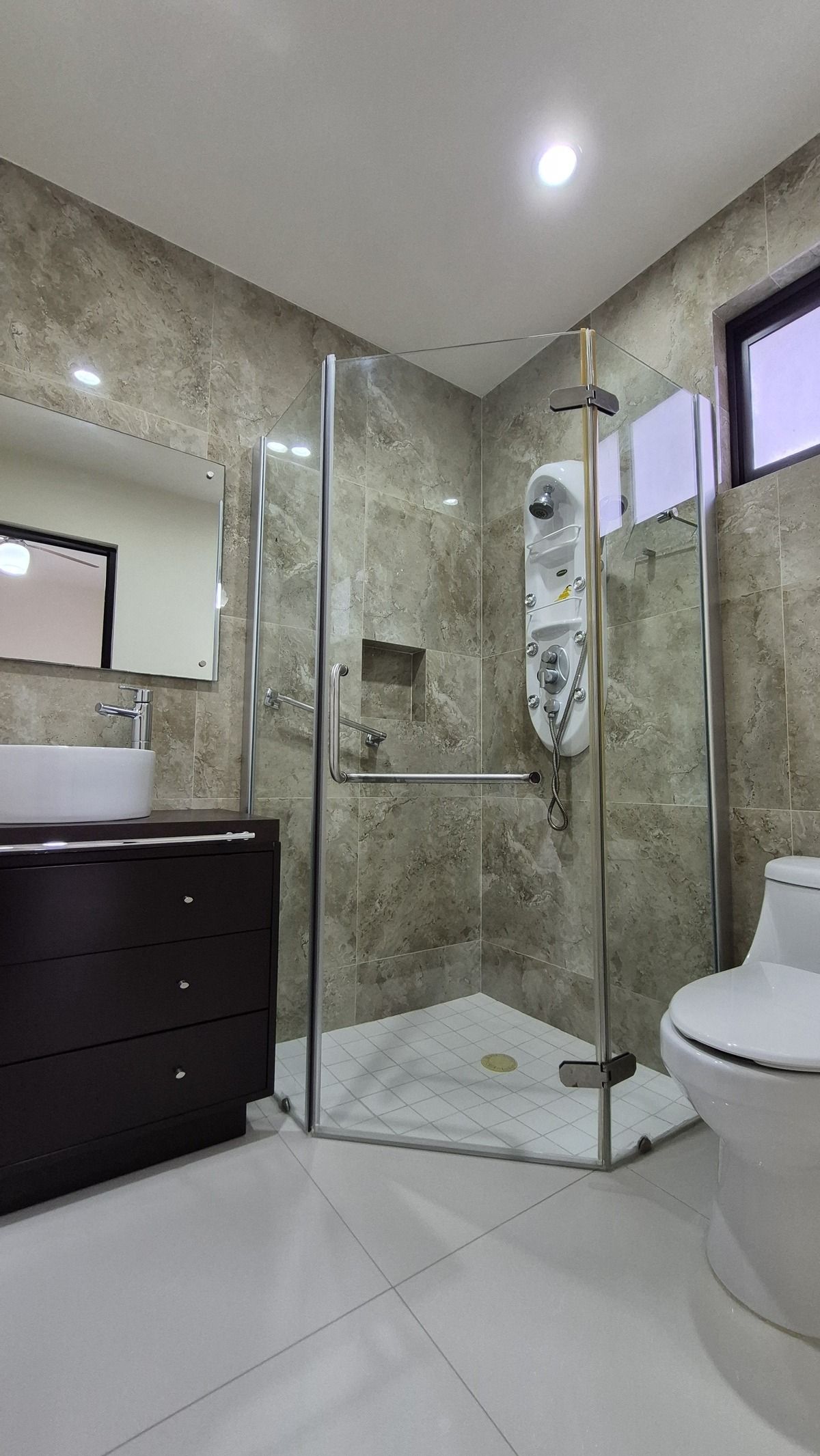 24 de 32: Baño completo recamara secundaria 2