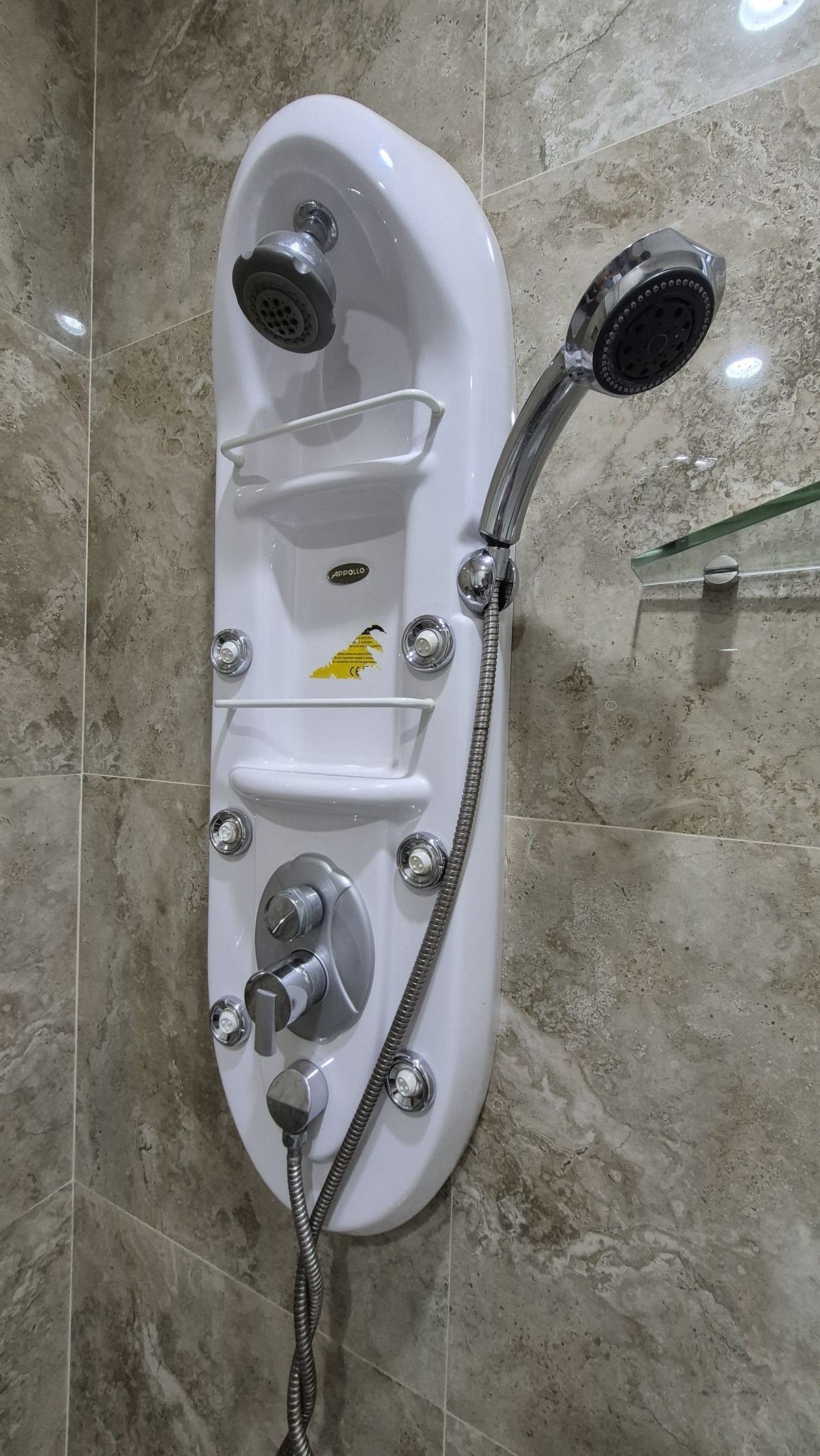 25 de 32: Regadera tipo jacuzzi