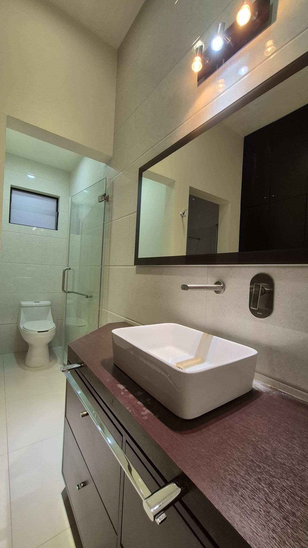 15 de 32: Baño completo