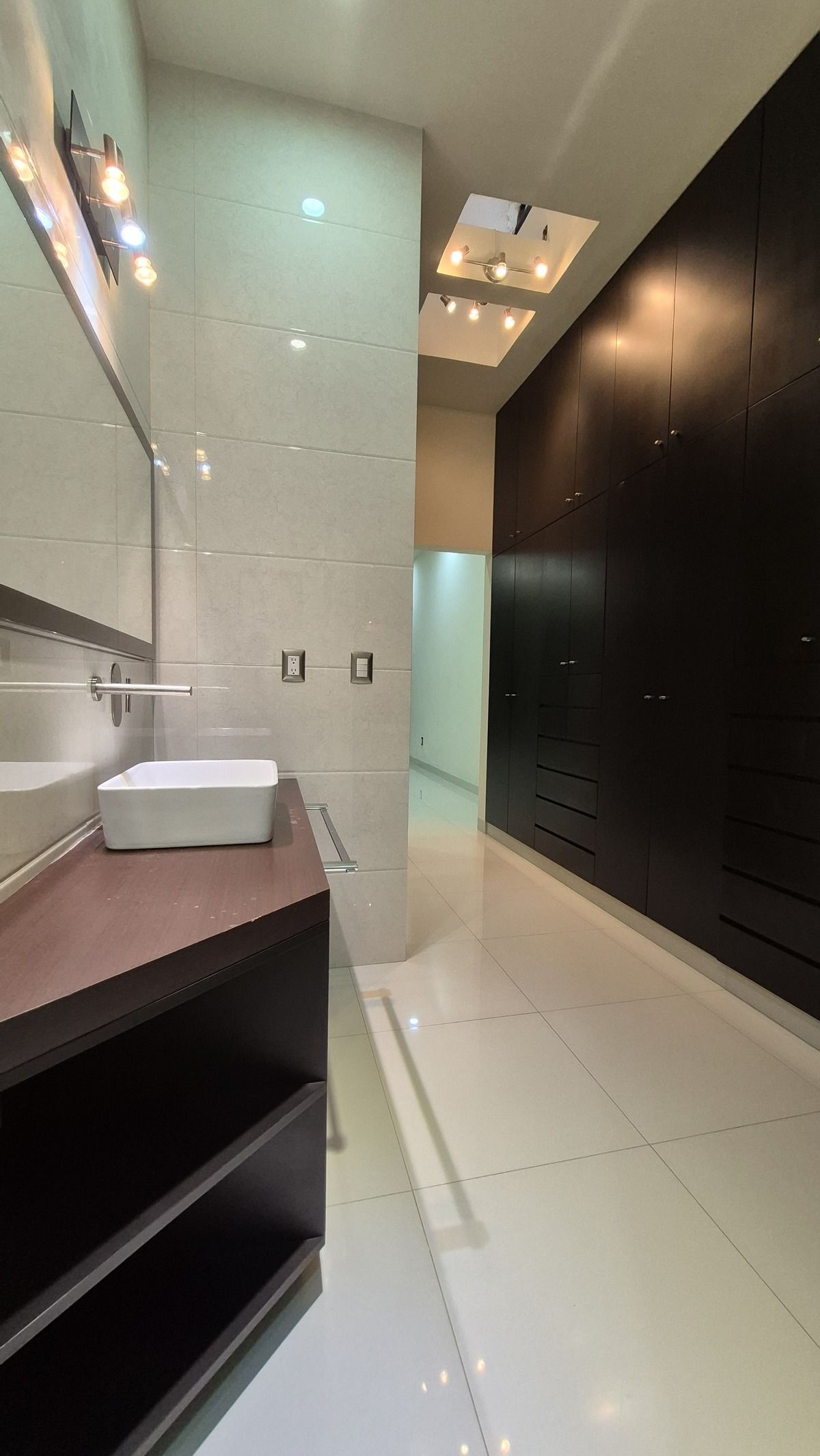 18 de 32: Area de vestidor