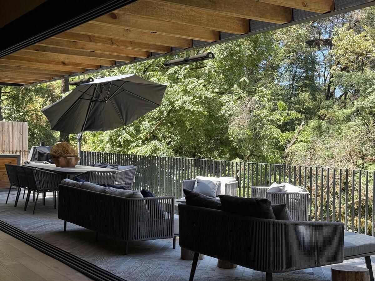 2 of 22: Terraza social