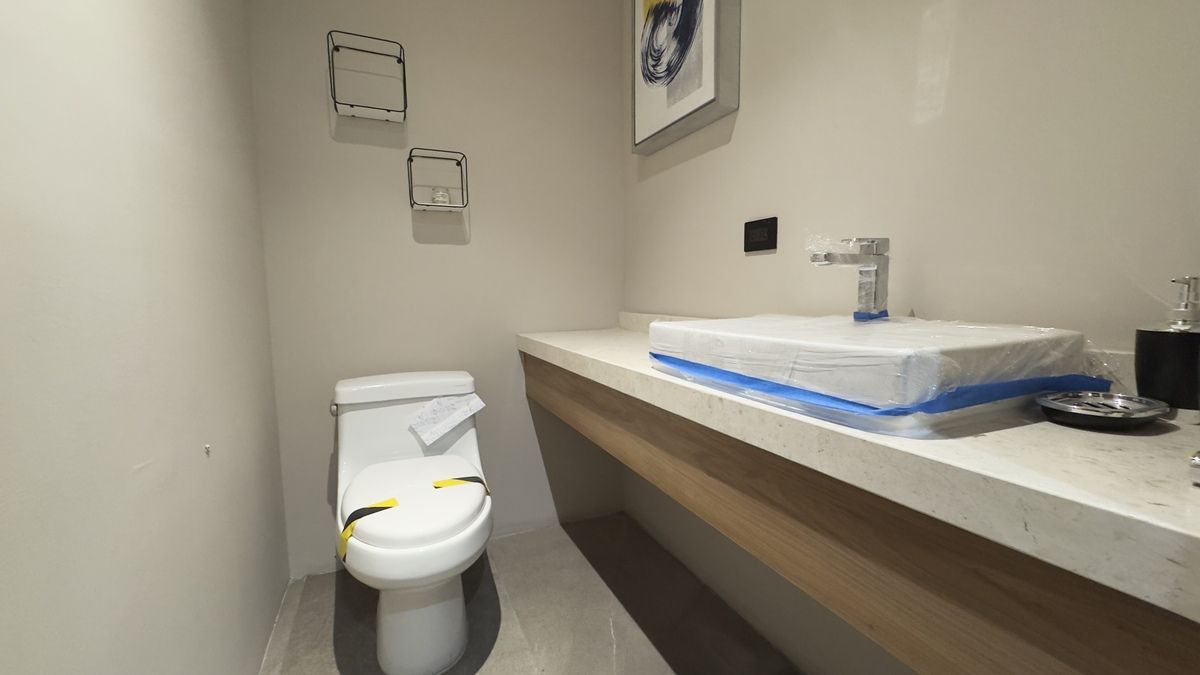 7 of 17: Baño