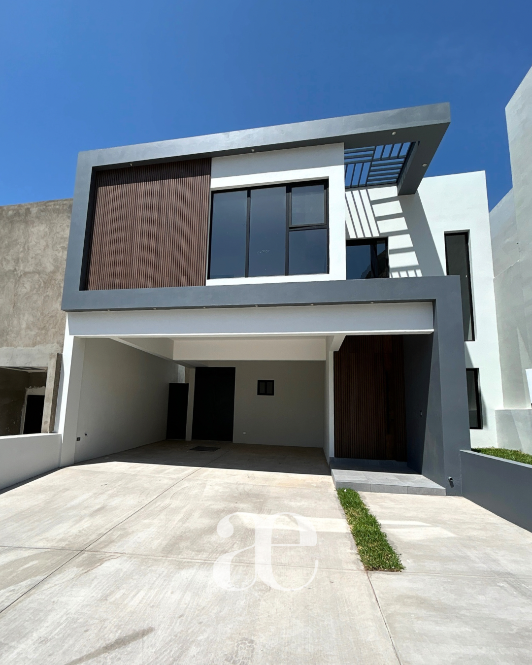 1 of 11: Fachada