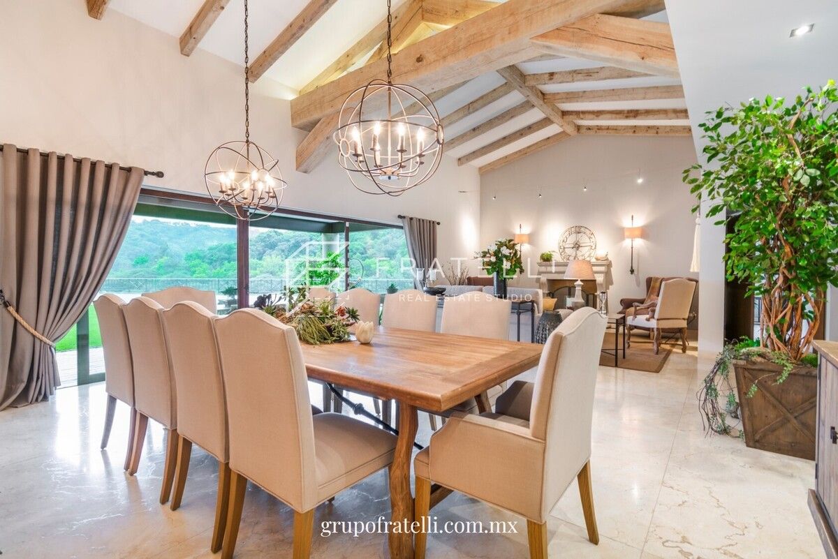3 of 14: Comedor