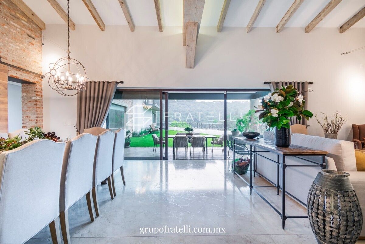 4 of 14: Sala/ Comedor