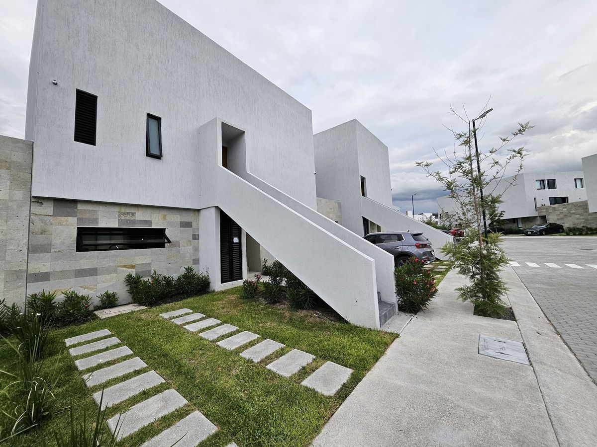 1 de 29: Fachada lateral