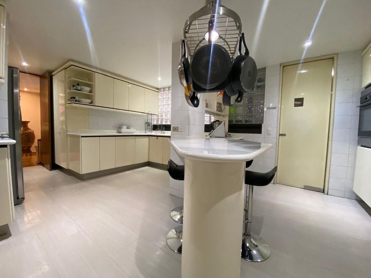 15 de 32: AMPLIA COCINA
