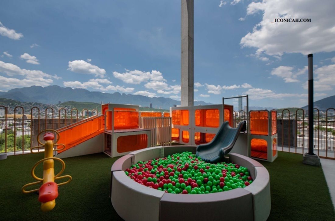 8 de 15: PLAYGROUND