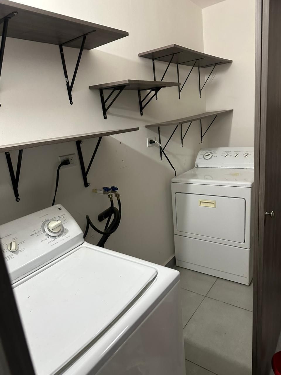 5 of 17: cuarto de lavar