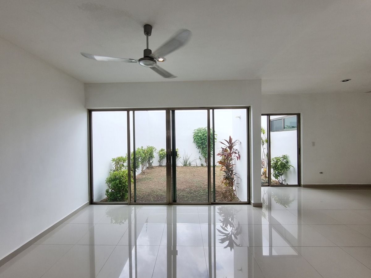 8 de 16: Sala