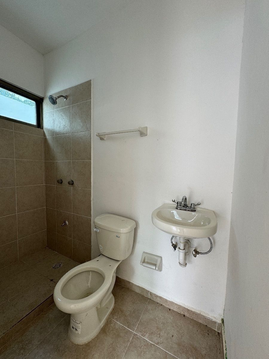 20 de 47: baño del cuardo de servicio