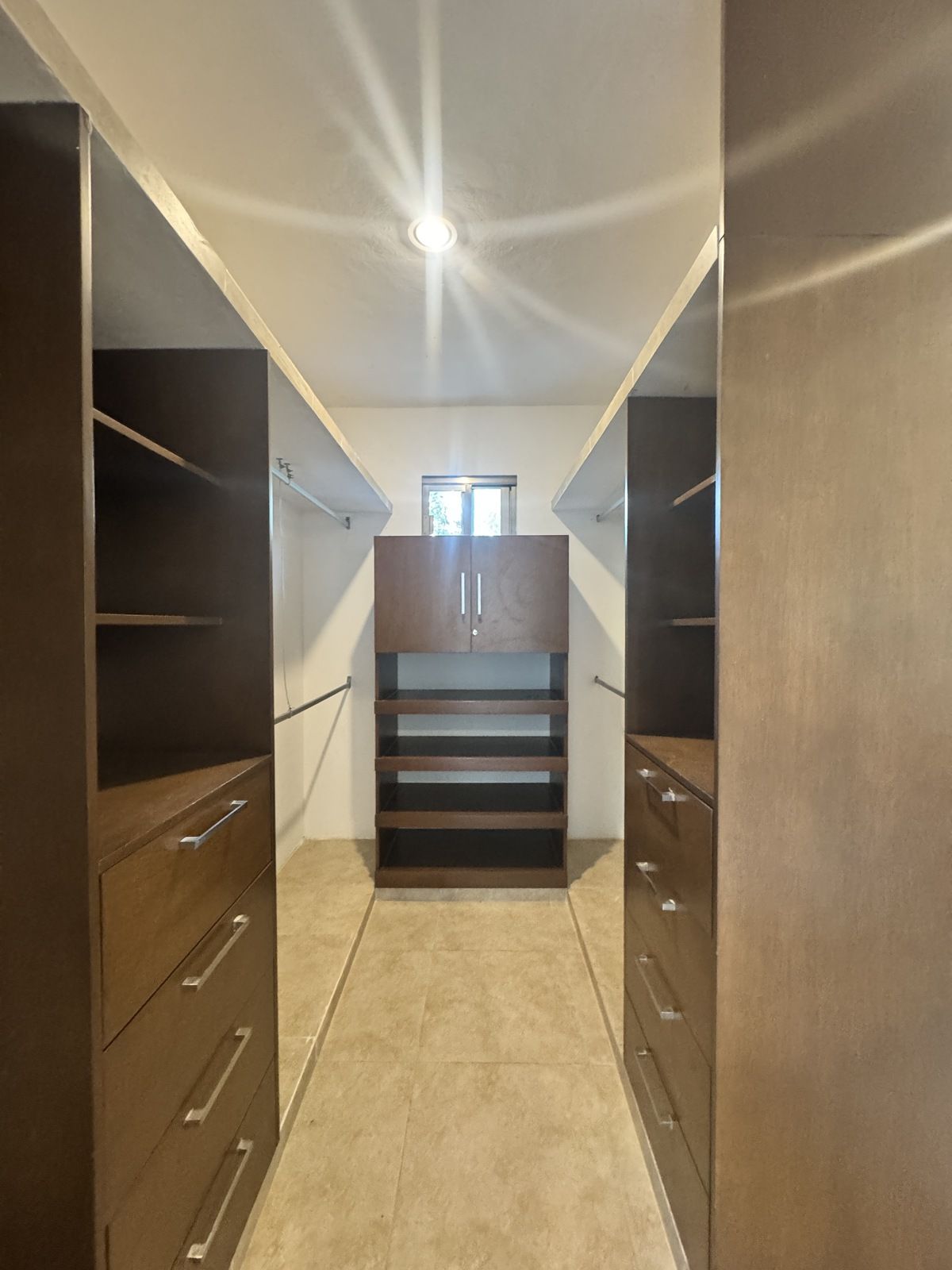 14 de 47: closet vestidor recámara principal