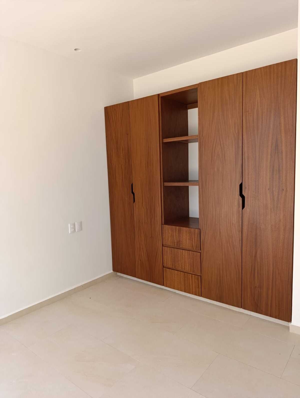 17 de 21: CLOSET DE PARED