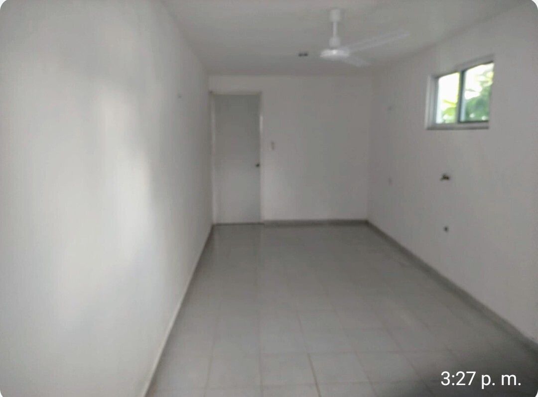 7 de 14: Cuarto de lavado o de servicio con baño completo