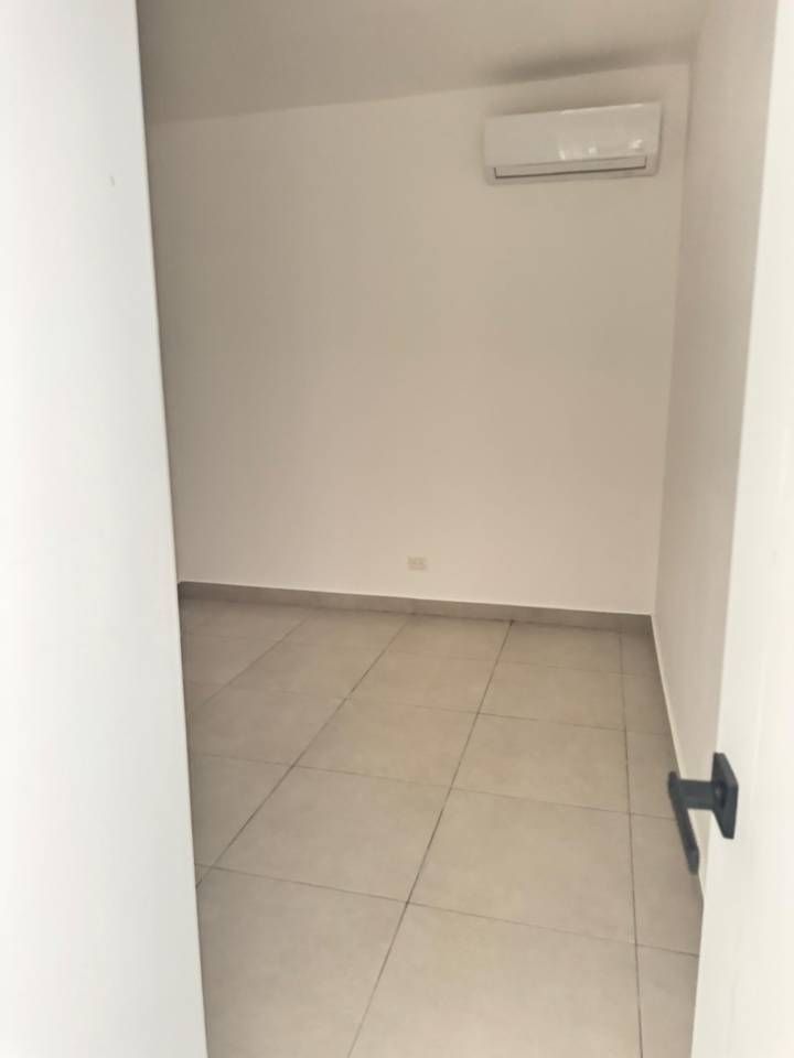 4 de 8: HABITACIÓN