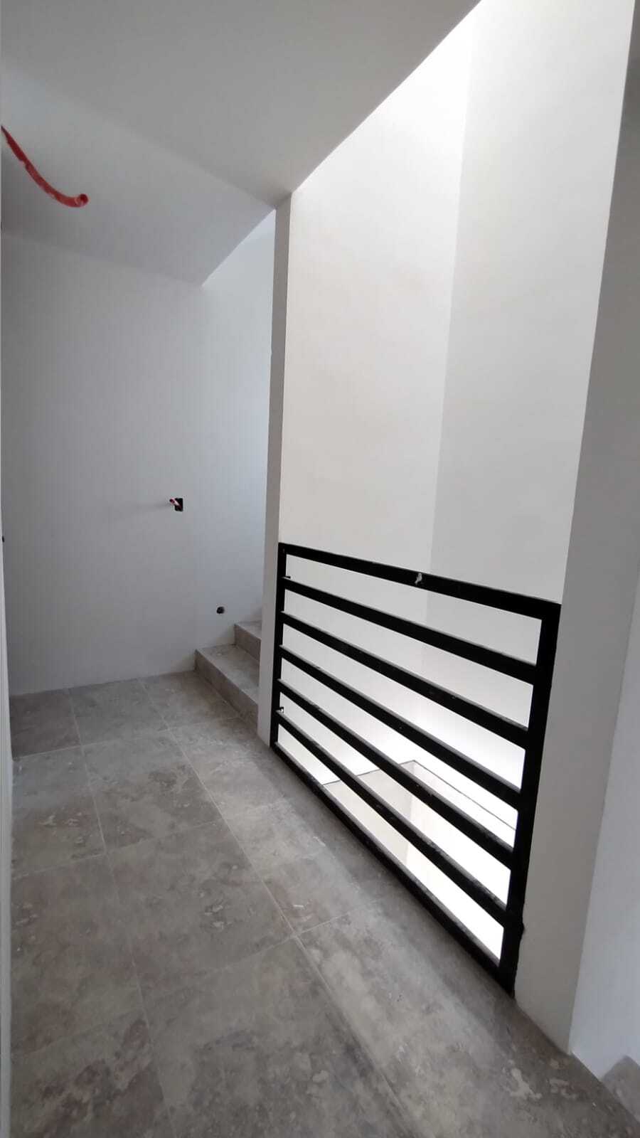 11 de 36: Barandal de pasillo