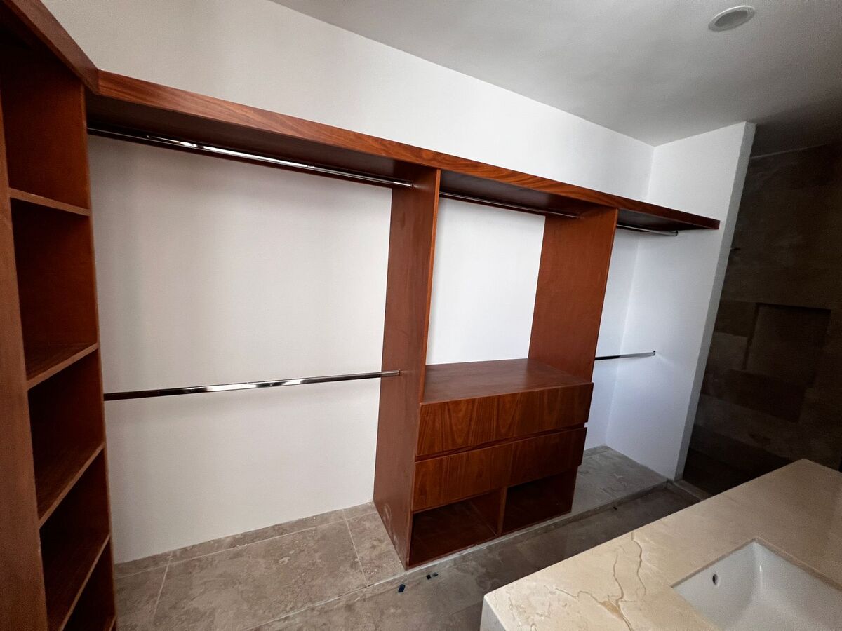 22 de 36: Closet vestidor
