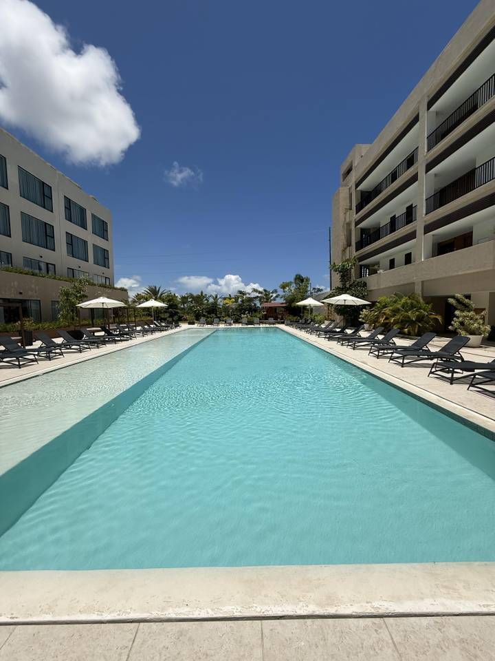 2 de 8: PISCINA