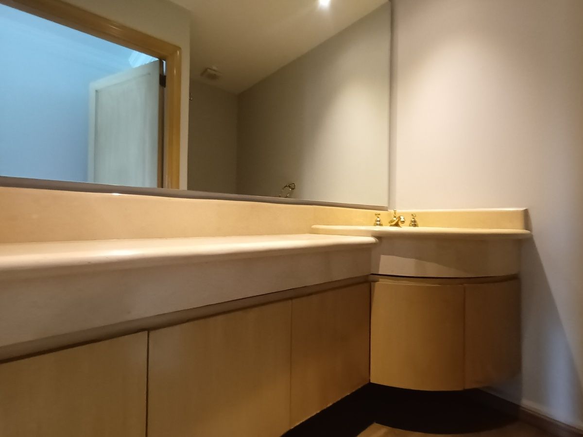 6 of 50: Baño visitas