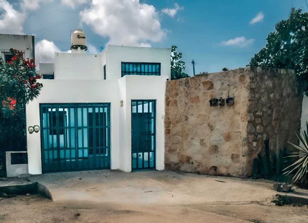 1 of 17: Fachada Principal