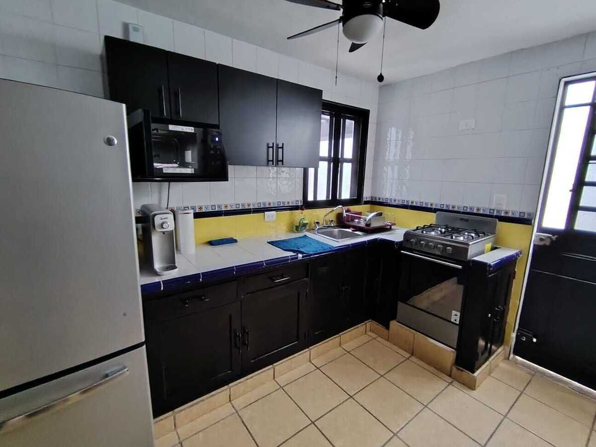 4 of 17: Cocina equipada