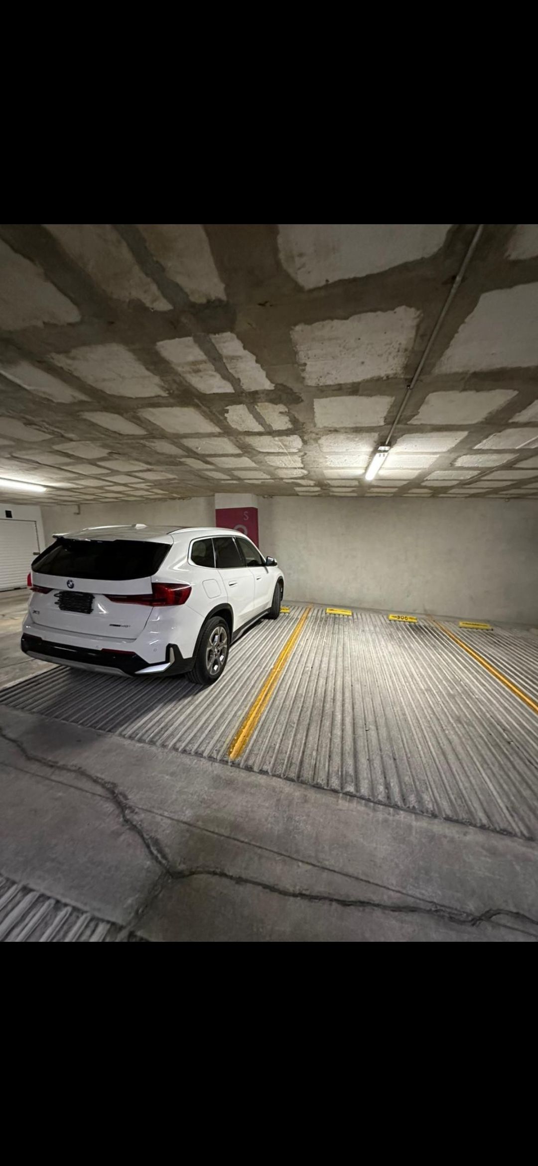 15 of 15: estacionamiento