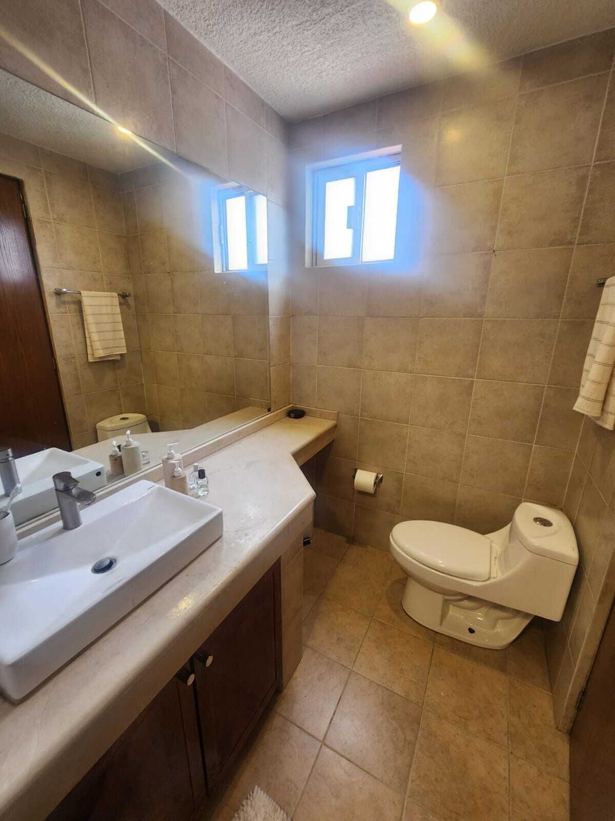 12 of 26: Baño Principla