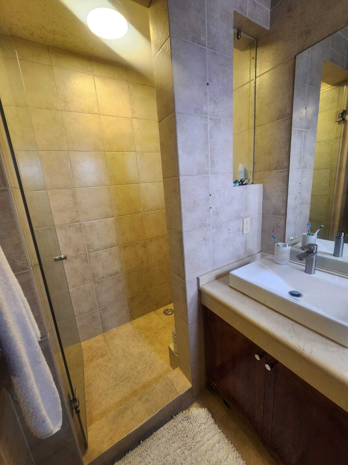 13 of 26: Baño Pricipal