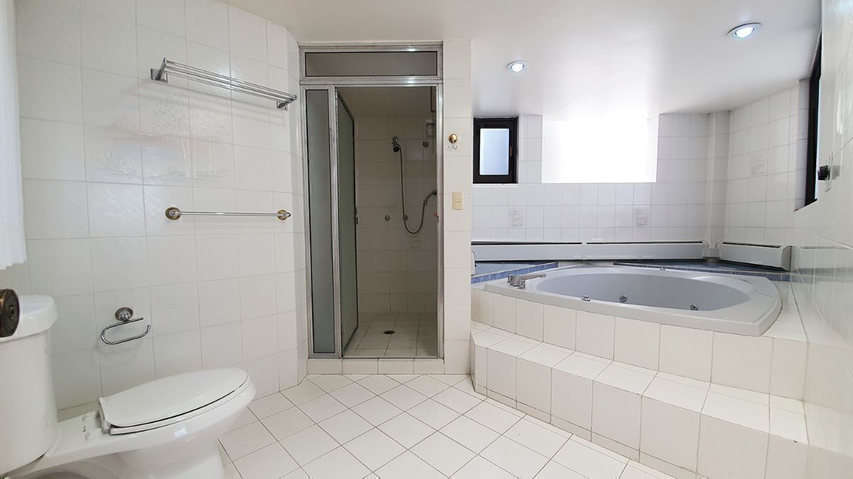 18 de 24: Baño recámara principal