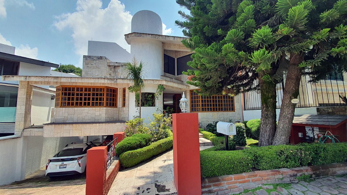 2 de 24: Fachada principal