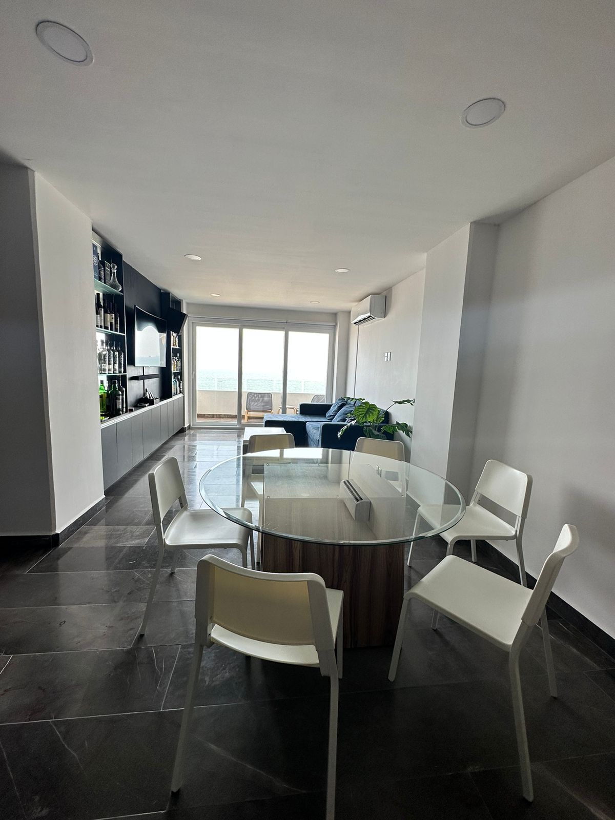 4 of 17: Sala Comedor