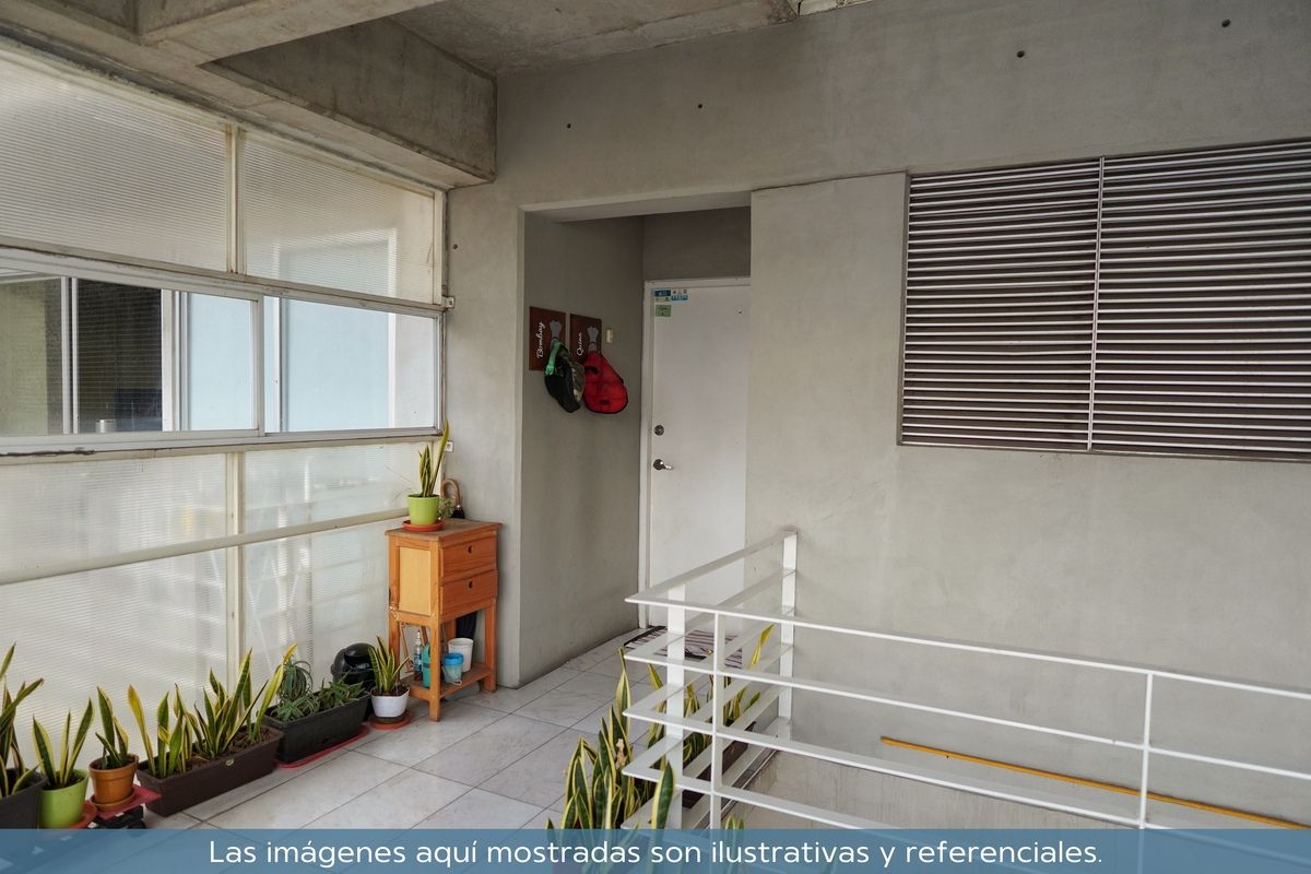 4 de 43: Entrada al Departamento