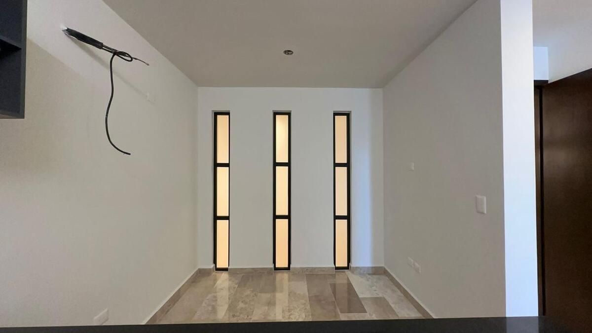 2 of 15: Sala