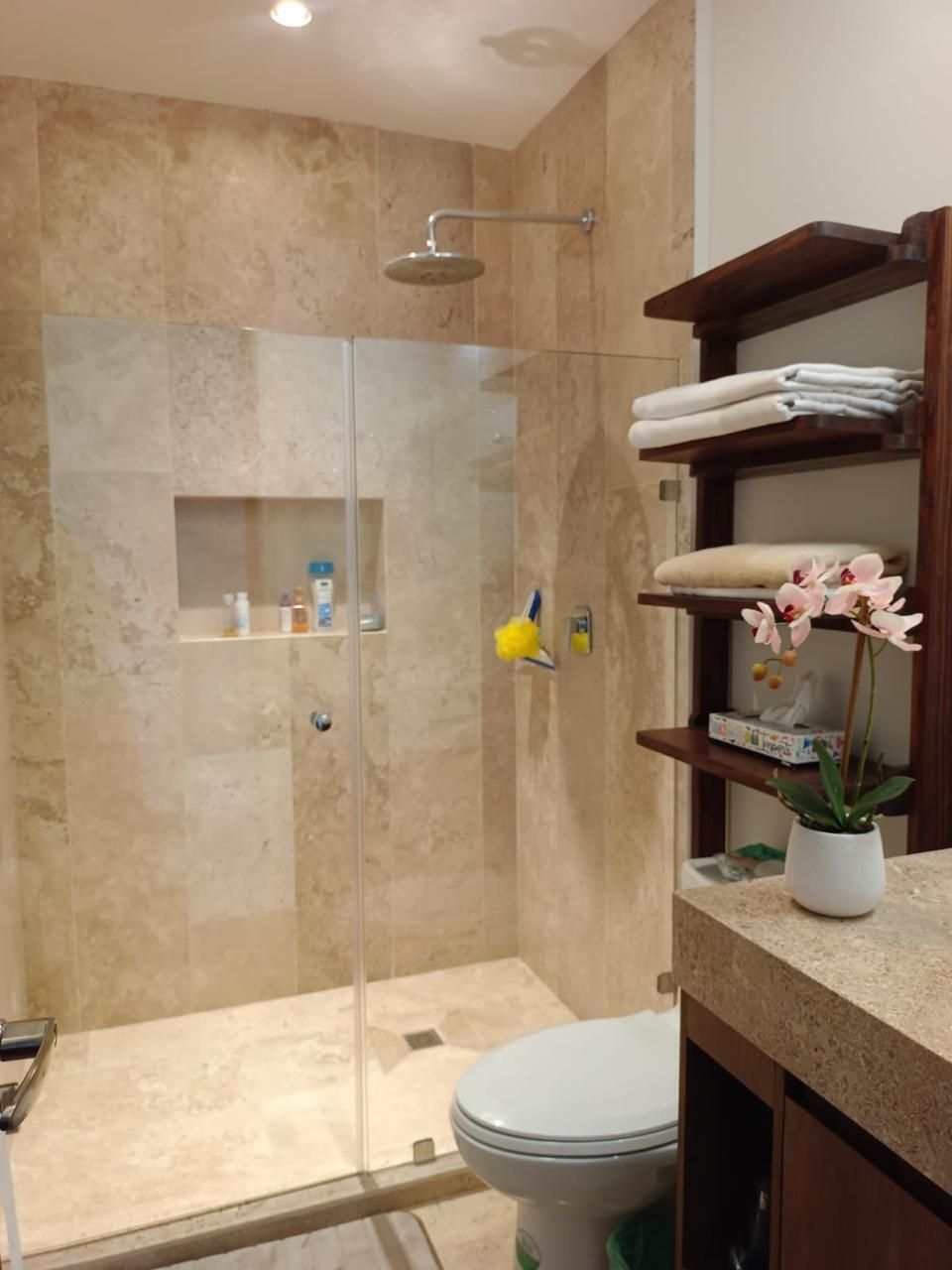 9 of 15: Baño