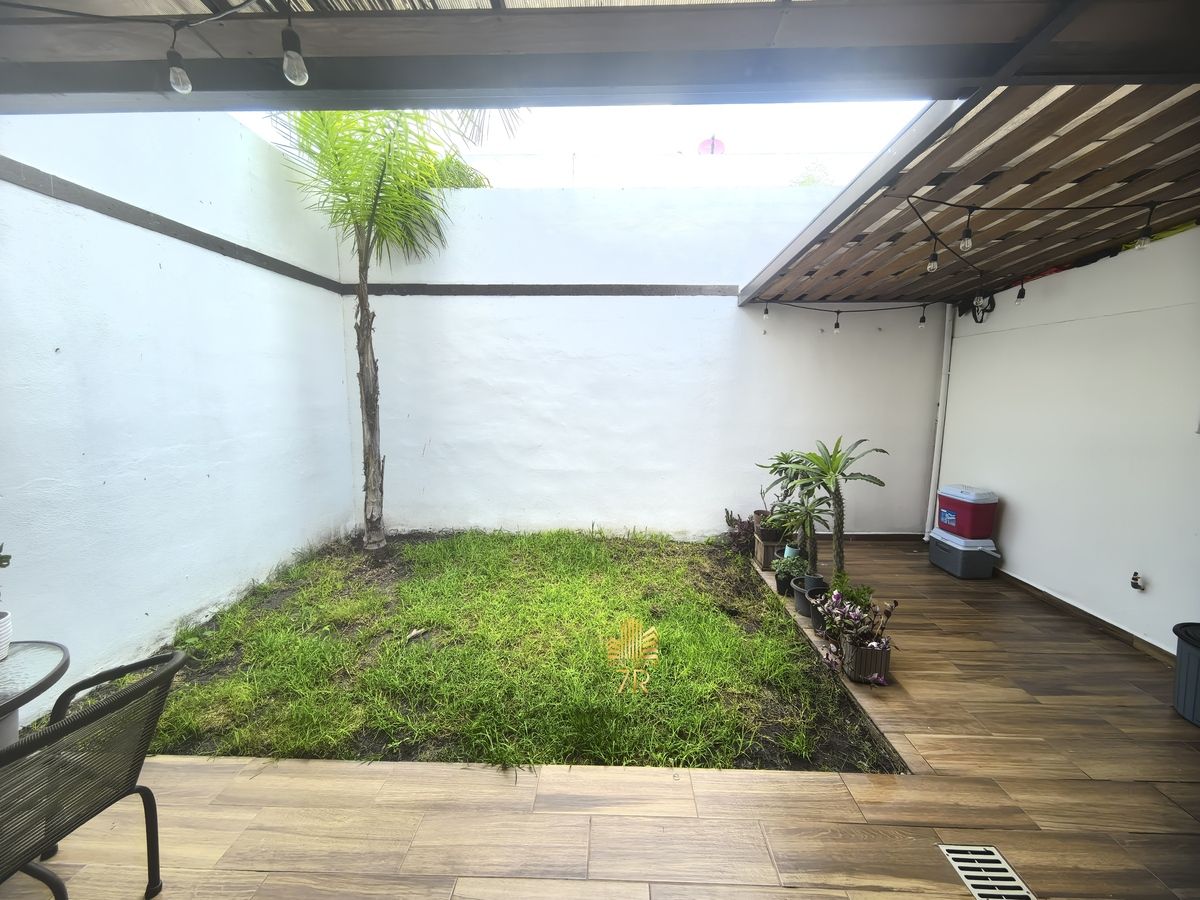 2 de 21: Jardin