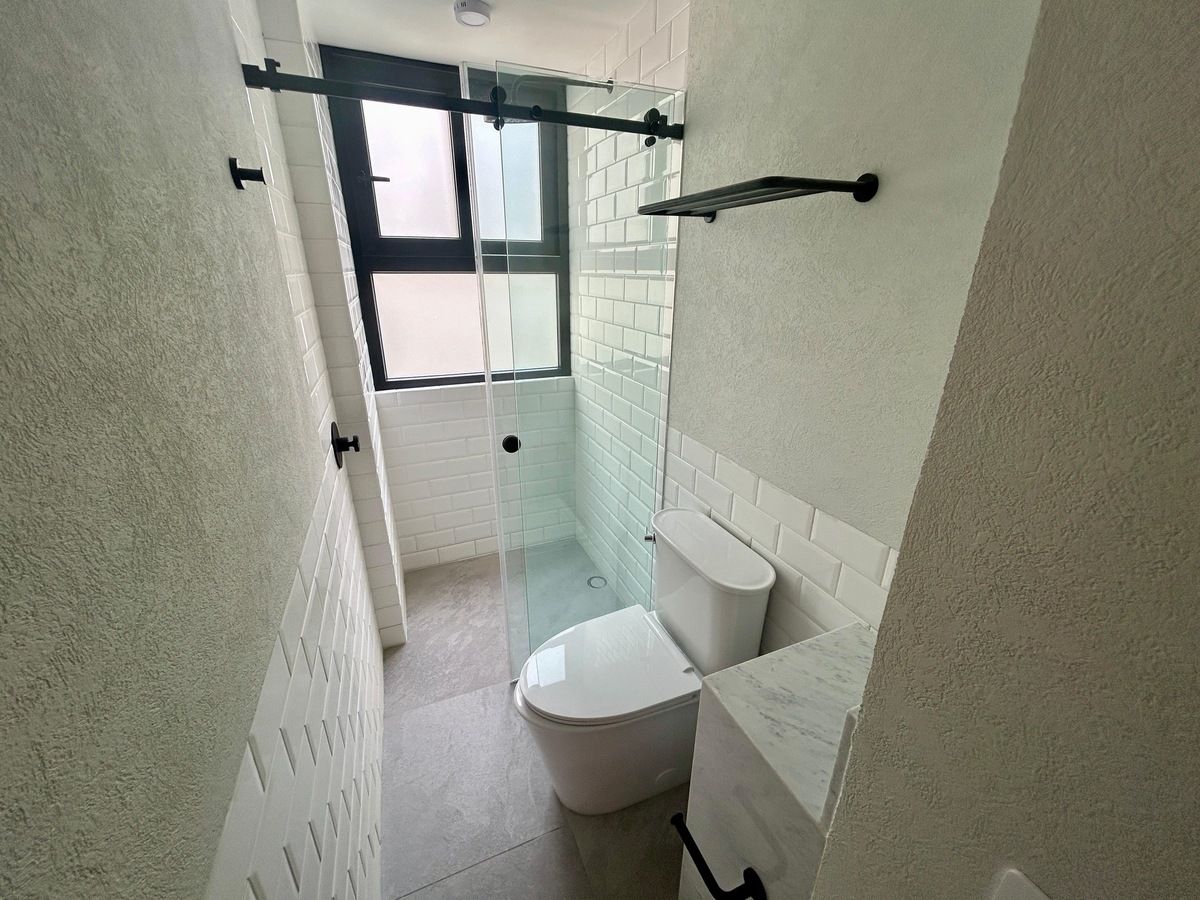 37 de 40: baño de servicio