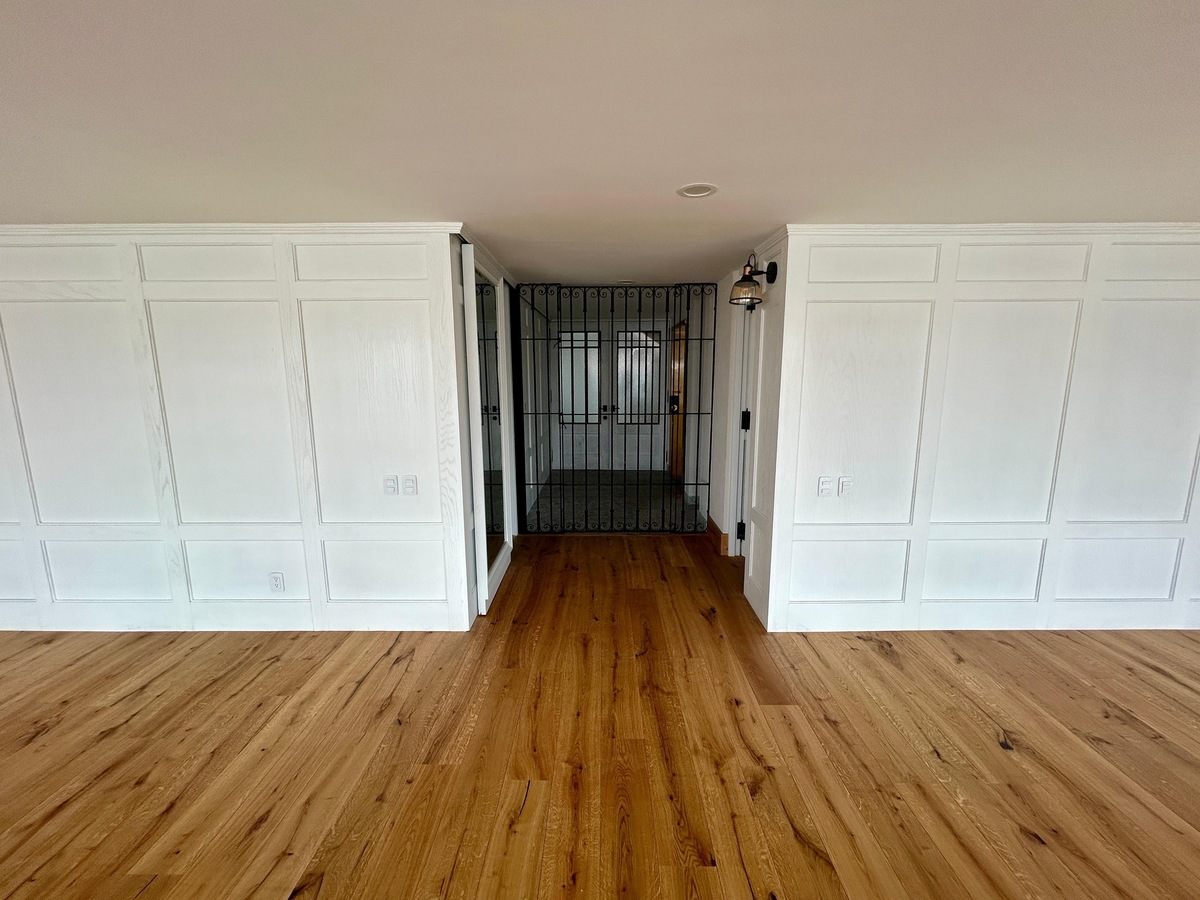 11 de 40: vista de la estancia a la puerta de acceso de visitas