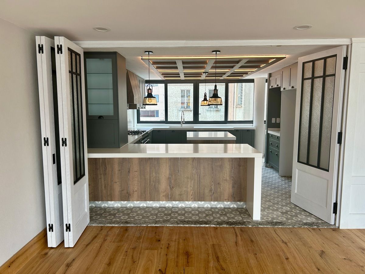 12 de 40: vista a la cocina desde la estancia