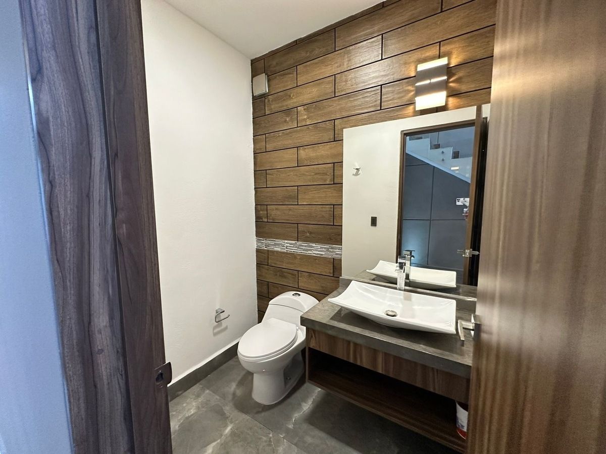 9 de 21: Baño visitas