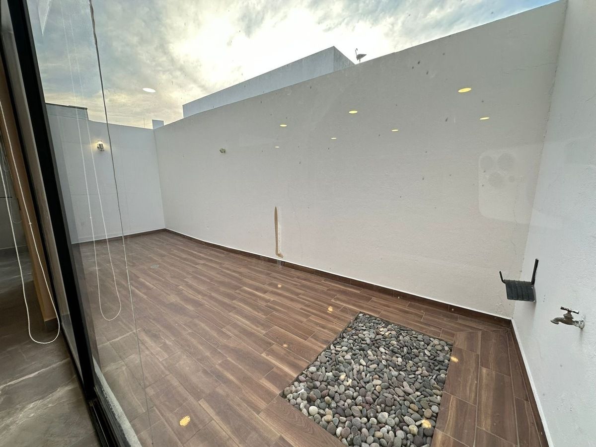 17 de 21: Patio