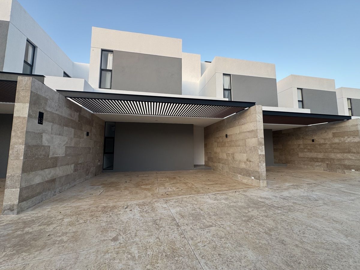 1 of 22: Fachada
