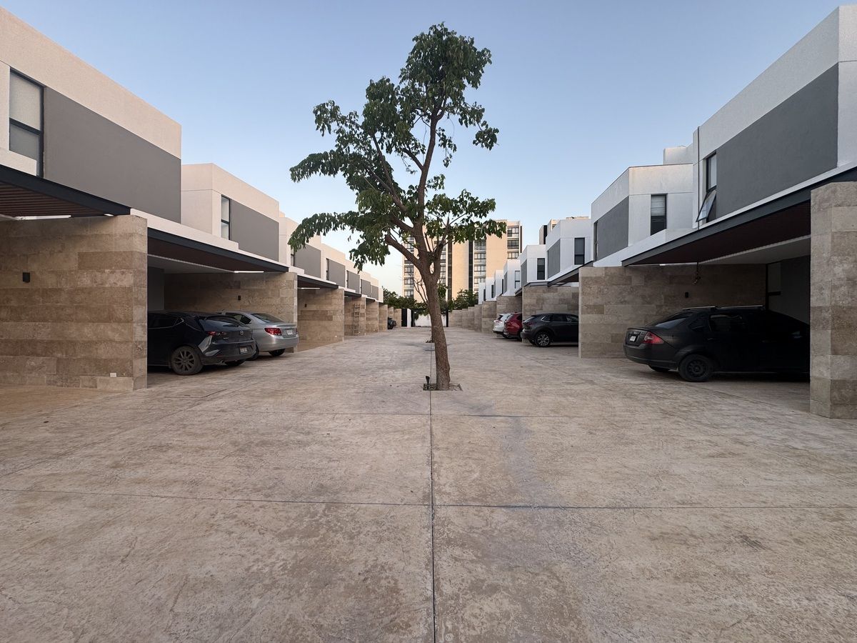 2 of 22: Privada