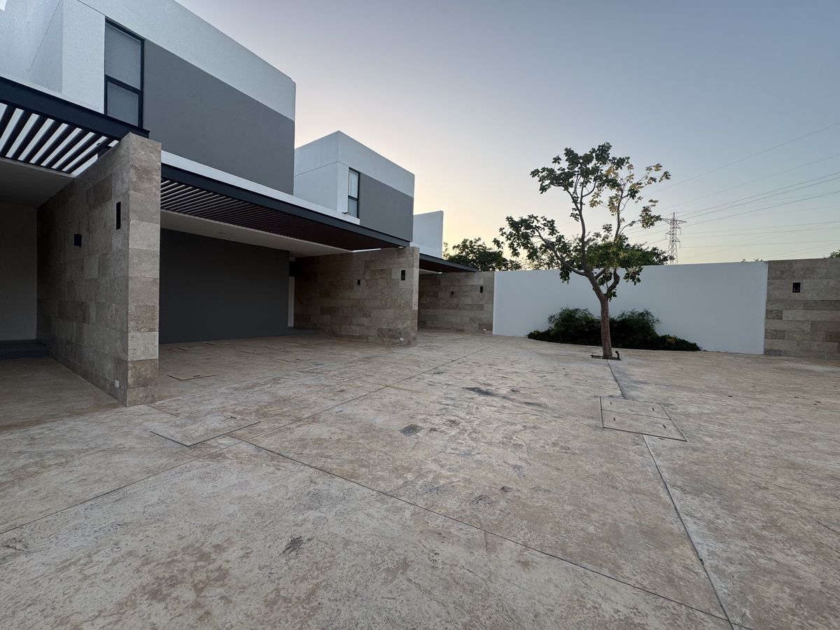 3 of 22: Privada
