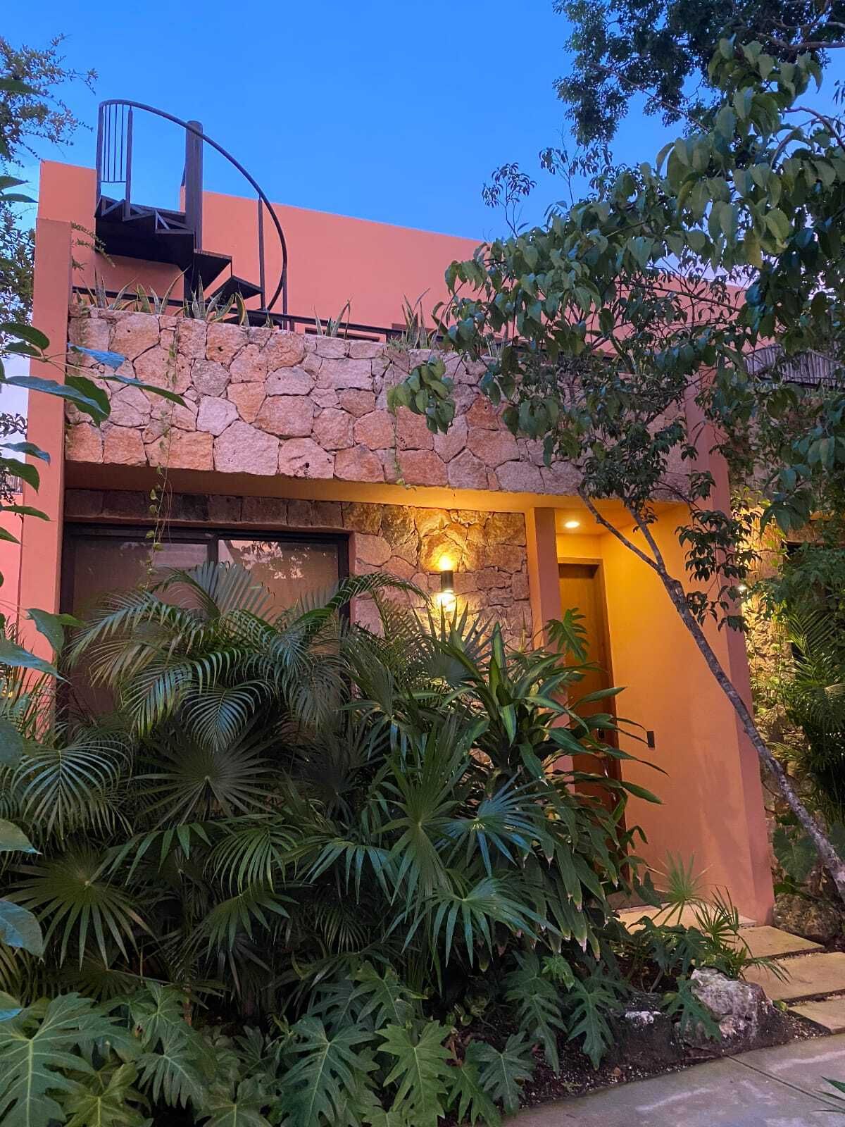 1 de 45: Tulum home: stone, terracotta, lush garden, rooftop, spiral