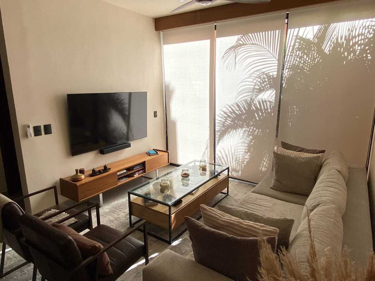 3 de 45: "Bright Tulum living room with modern decor